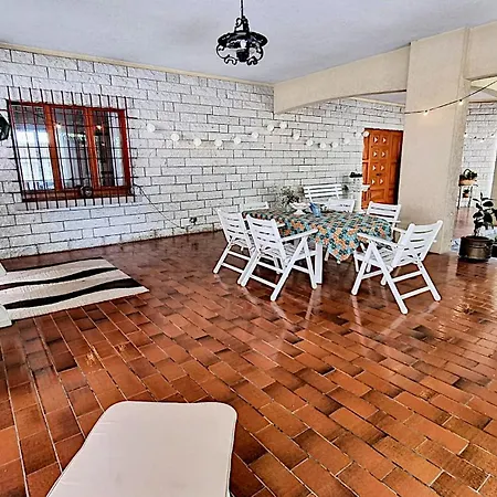 Iris Al Piano Terra Con Parcheggio Privato In Giardino E Patio In Centro Citta * Senigália