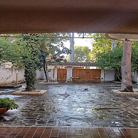Iris Al Piano Terra Con Parcheggio Privato In Giardino E Patio In Centro Citta Senigália