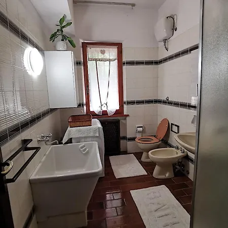 Apartament Iris Al Piano Terra Con Parcheggio Privato In Giardino E Patio In Centro Citta