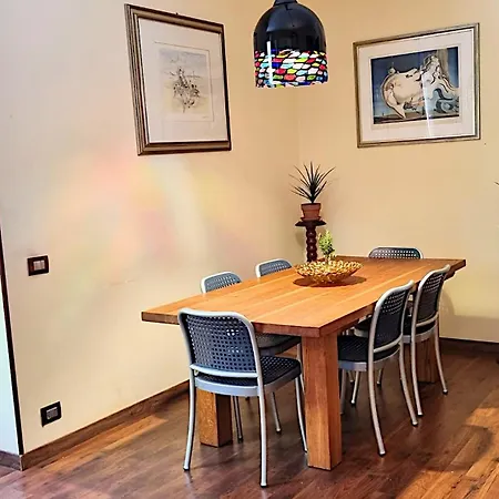 Apartament Iris Al Piano Terra Con Parcheggio Privato In Giardino E Patio In Centro Citta *