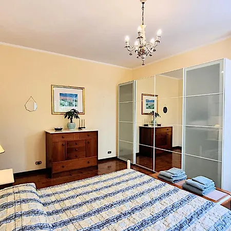 Apartman Iris Al Piano Terra Con Parcheggio Privato In Giardino E Patio In Centro Citta Senigallia